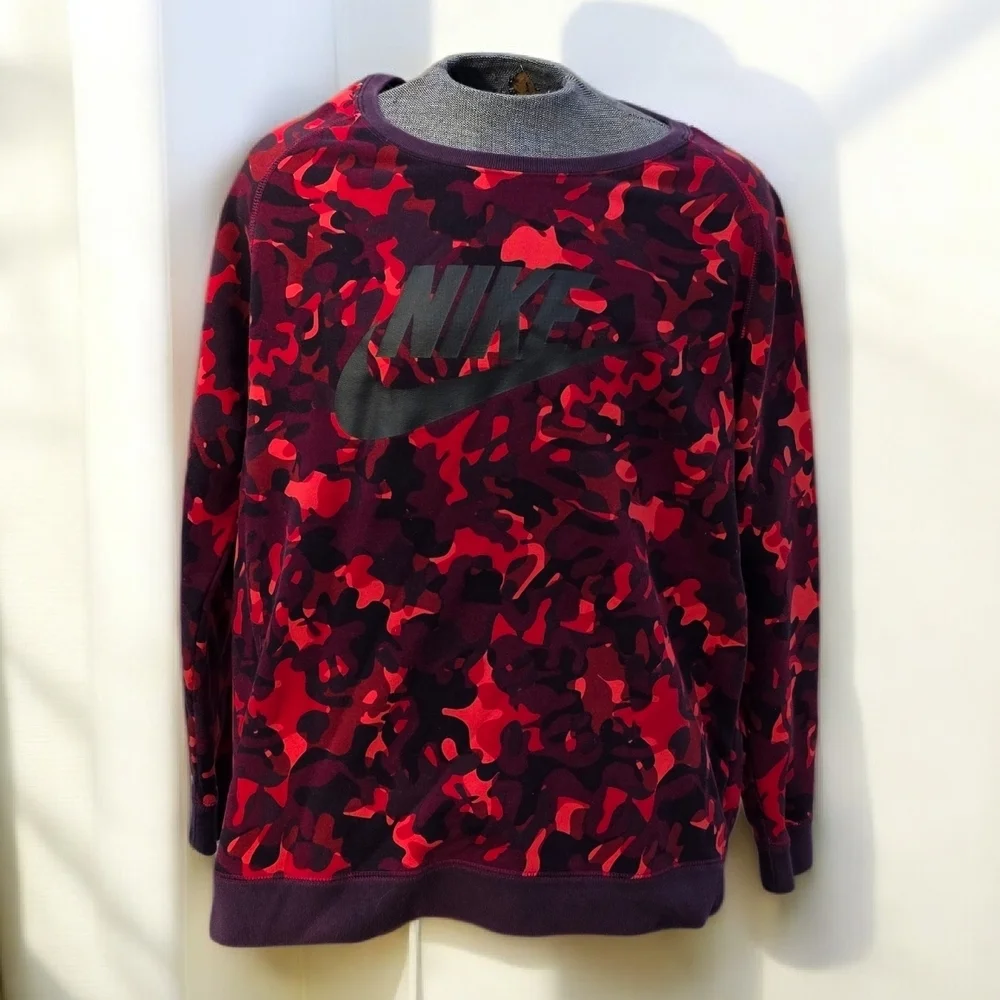 Nike Women's  Red Camo Sweater Size XL